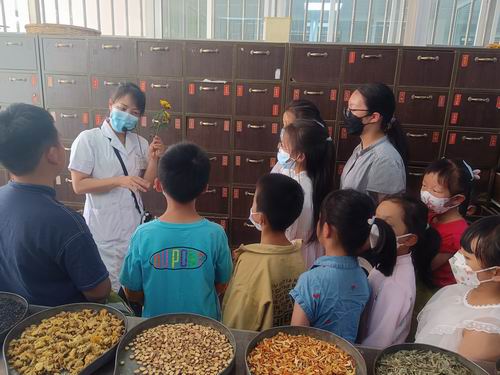 調整大小 參觀中藥房 (2).jpg